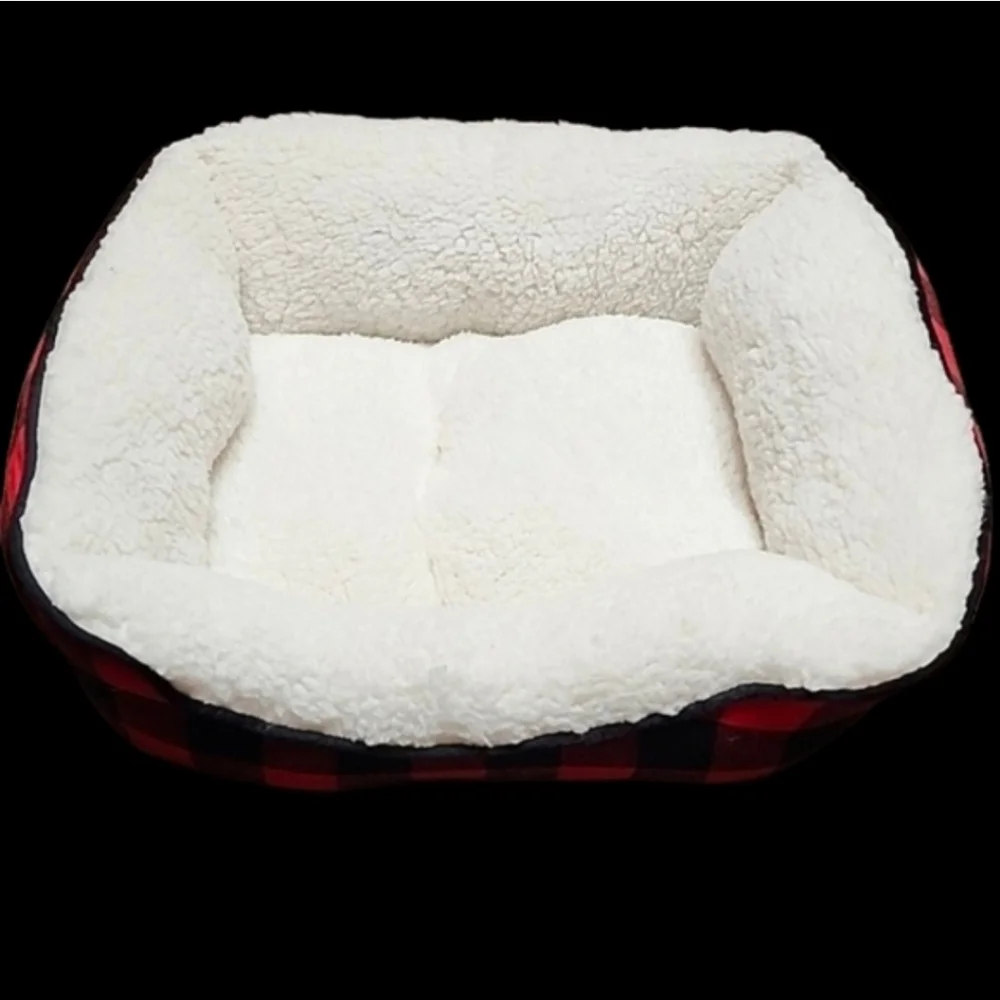 Red & Black Plaid Pet Cat Dog Bed with Cream Colored Sherpa Interior NWOT